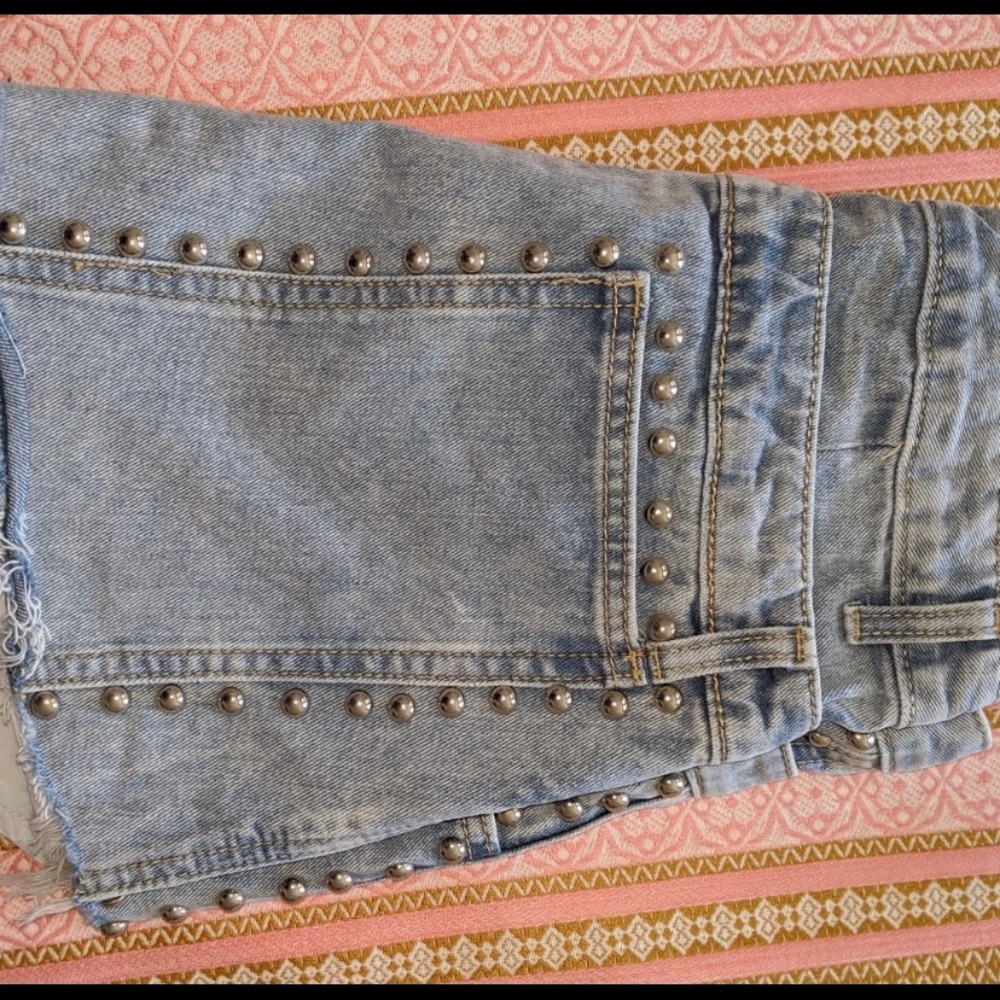 STUDDED DENIM SHORTS - Picture 4 of 4